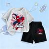 Primavera/Estate 2026 Tuta Sportiva Due Pezzi per Ragazzi a Manica Corta con Stampa Spider-Man, Set Supereroe, Abbigliamento Quotidiano per Bambini, Perfetta per l'Esterno