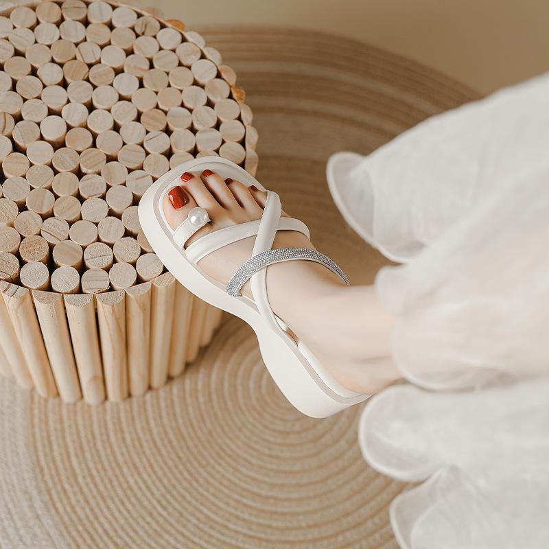 

Thick-soled cool slippers for women 2025 summer new pearl rhinestones toe wear sandals muffin bottom flip-flops for women 40