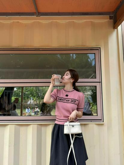 

Women s Summer Rose Pink Knit Wool T-Shirt: French Socialite Style Medium рожевий