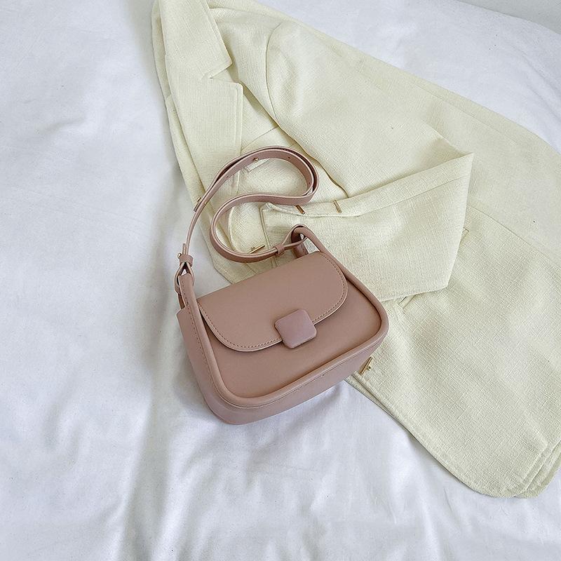 

Spring and summer simple small fresh small bag women s 2025 new fashion commuter small square bag texture niche shoulder bag tide No pendant розовый