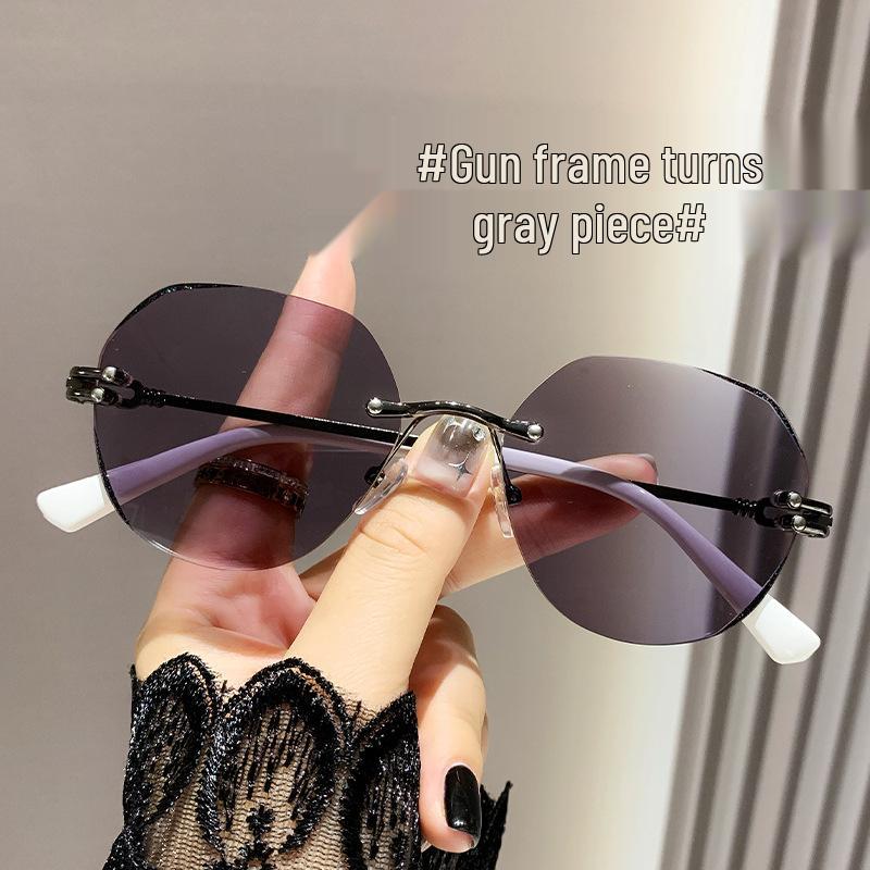 Frameless Photosensitive Color-Changing Women's Reading Glasses for Seniors – Day & Night Dual-Use Fashion Style