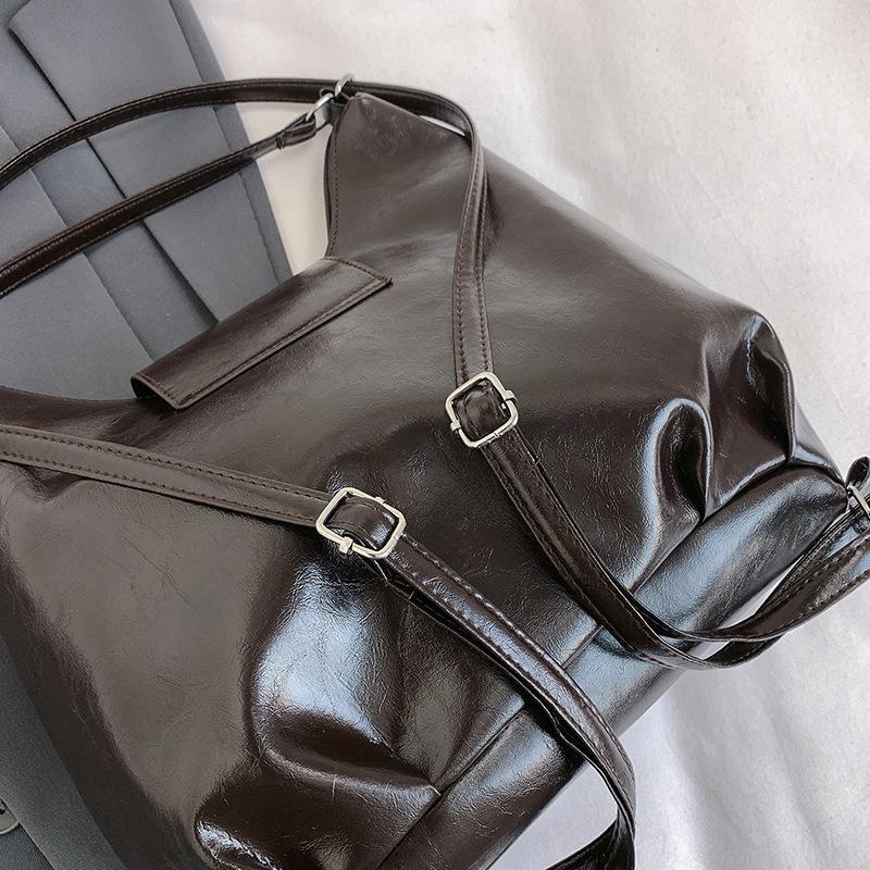 Premium Sense Retro Large-capacity Bag Women's 2025 New Autumn and Winter Commuting Double Shoulder Back Bag Single Shoulder Tote Bag