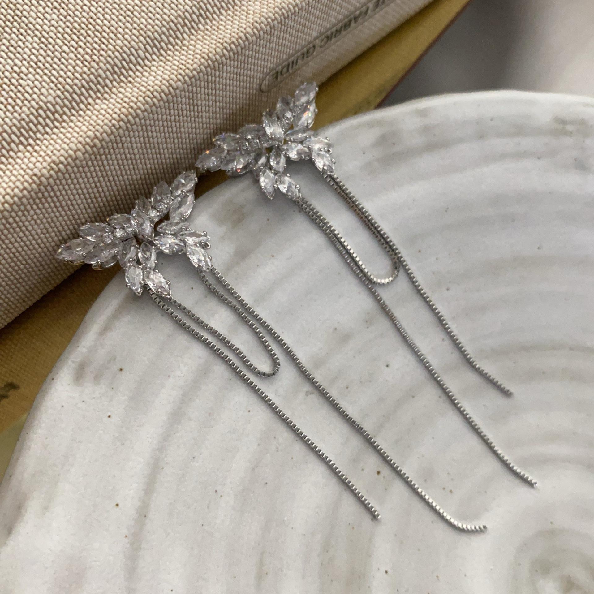 

Серьги для девочек старшего возраста, полные бриллиантов, циркония, первоклассный дизайн, Sense Light, роскошь, супер-вспышка, французская бахрома, бабочка, простая темпераментная линия