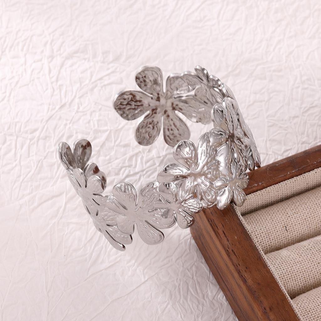Vintage Hollow Multi Flower Open Cuff Bangle For Women Adjustable Wide Bracelet Bohemian Floral Jewelry Party Summer Gift