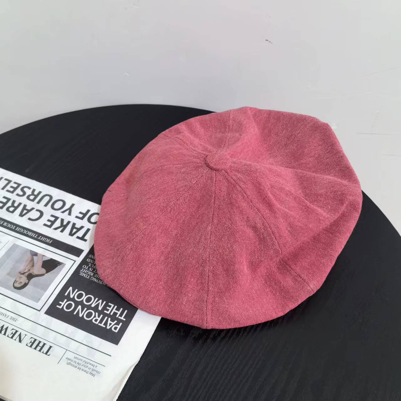 

Ретро сделать солнце грубый край вперед шляпа женский ниша дизайн смысл обратное ношение берет прилив весна и лето универсальный показать маленькое лицо M（56-58cm） красный