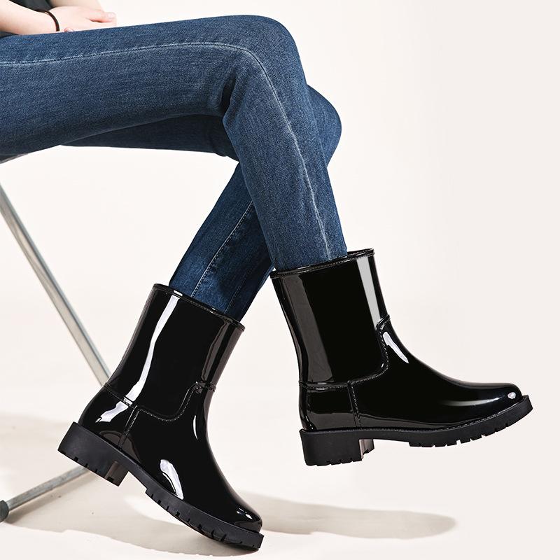 

Water shoes high-end rain shoes women s Japanese and Korean rain boots medium tube short tube waterproof and non-slip rubber shoes thickened overshoes 36 [Inner length 23.6cm] чорний