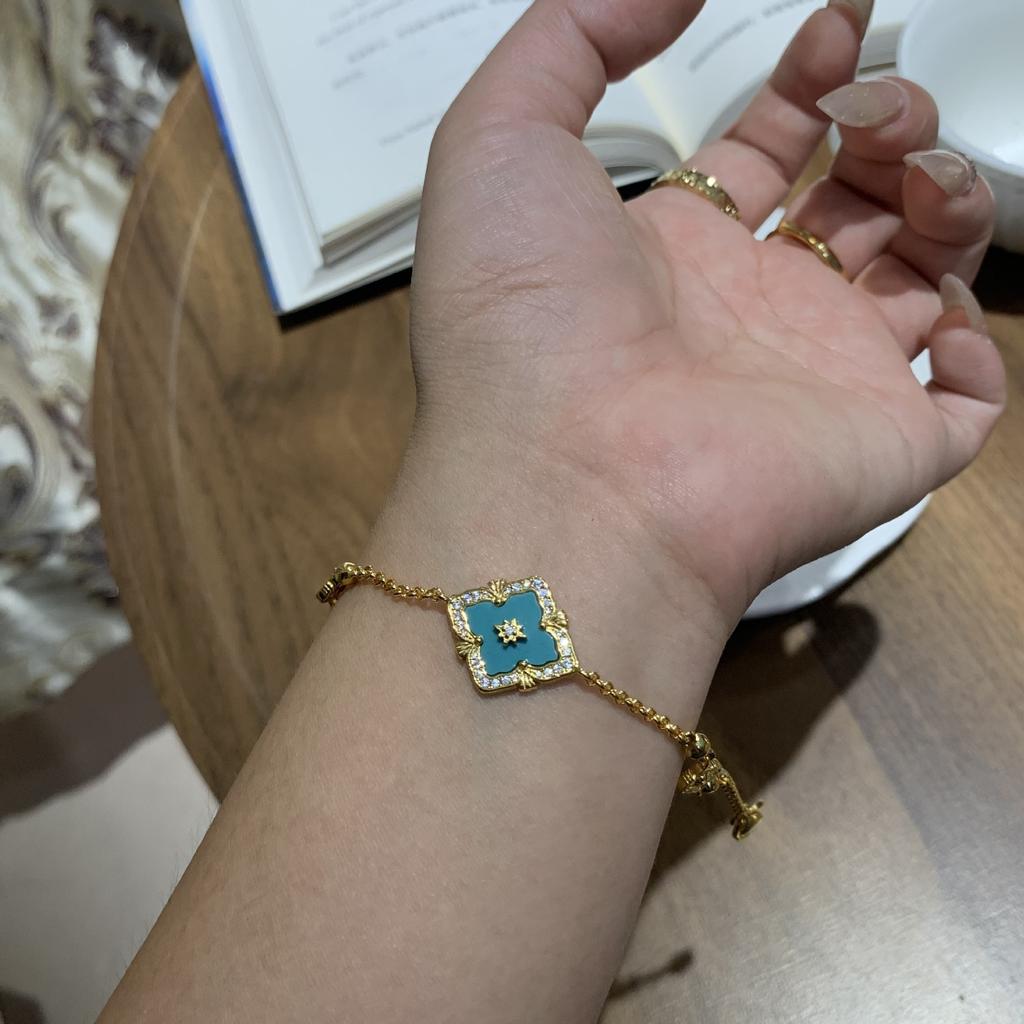 Buqi Latti Gebürstetes Kleeblatt Natürliche Weiße Fritillary Einzelblüte Armband Damen Tigerauge Armband Vintage Hof