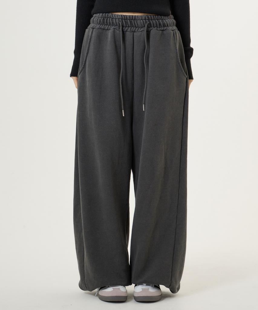 UNKNOWN PLANET [Fleece-Lined] Side Cut Pigment Sweatpants Charcoal