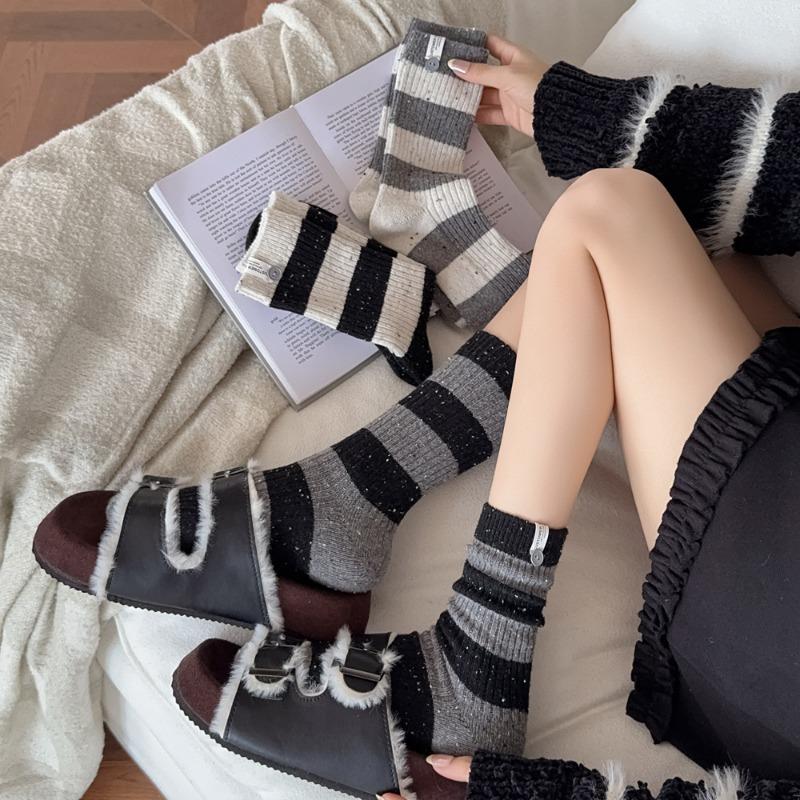 Ladies Autumn Winter Thickened Warm Trend Yarn Button Stripe Cloth Logo Vertical Stripe Wool Medium Tube Pile Socks