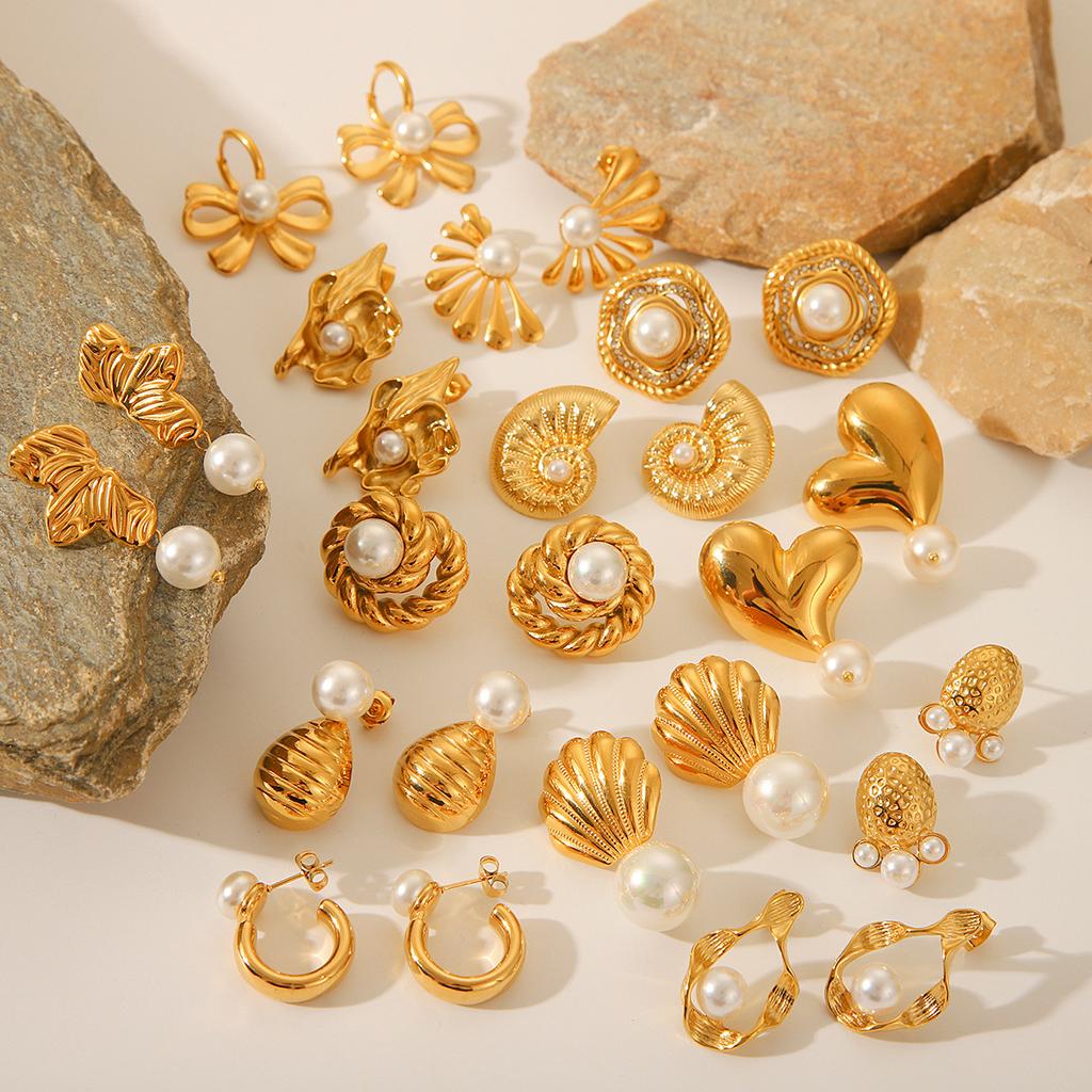 French Luxury Pearl Earrings Titanium Steel Ear Studs Minimalist High-End Fashion Earrings for Women