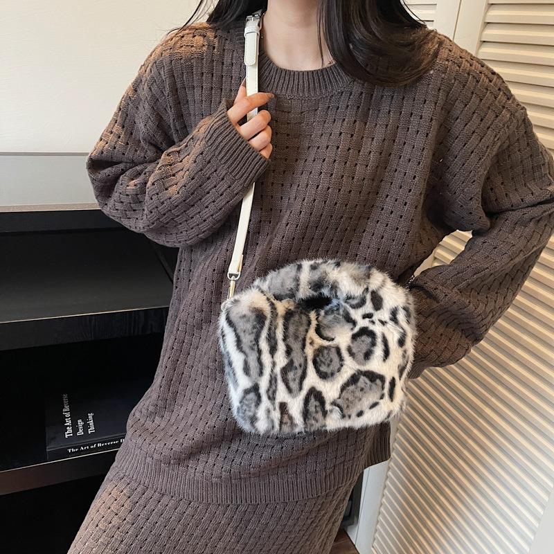 Autumn New Trend Plush Leopard Print Personalized Fluff Lazy Wind Simple Shoulder Oblique Span Bucket Bag
