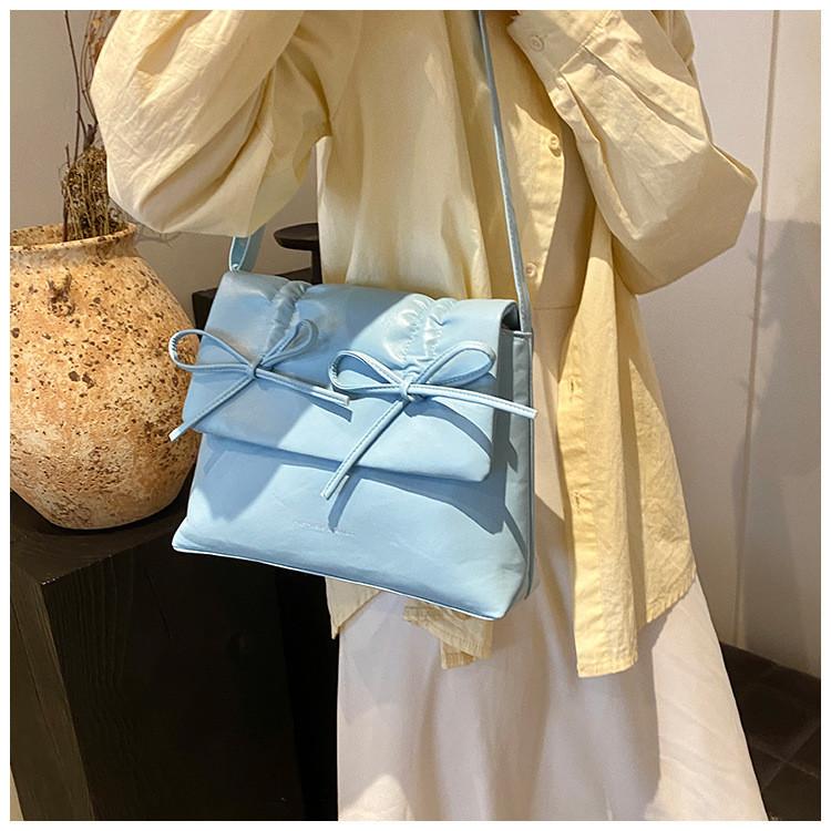 Big Capacity Women's Bag 2024 New Style Chic Spring Aesthetic Personality Crossbody Bag Fashionable Commuting Single Shoulder Armpit Bag Black