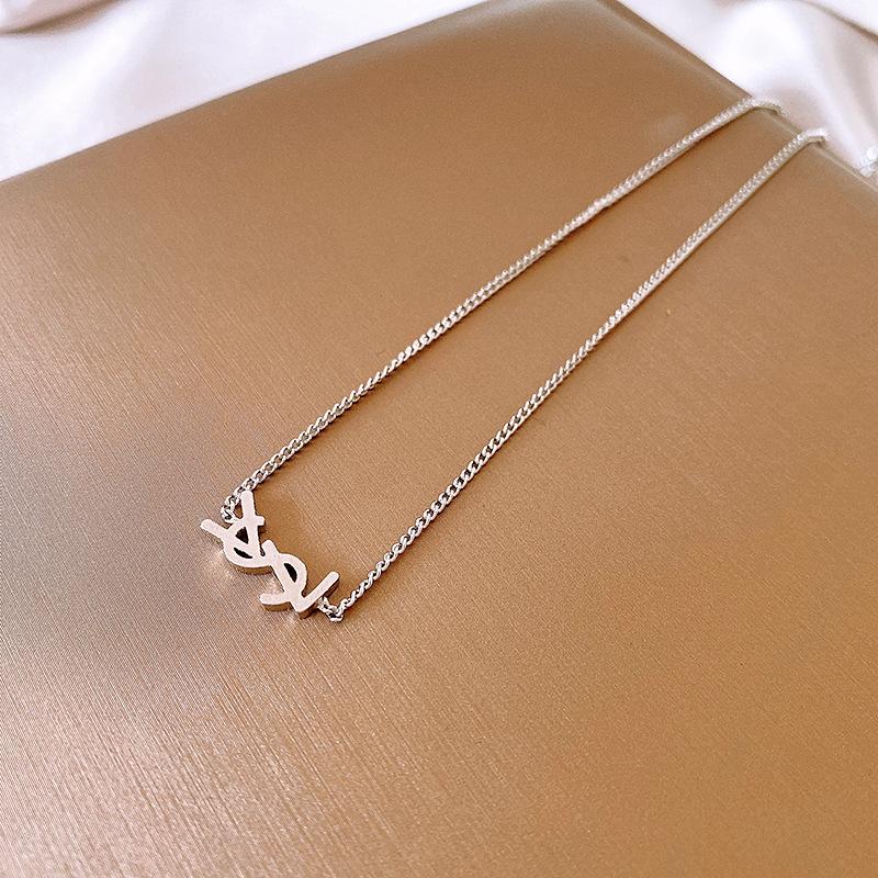 Light Luxury Letter Pendant Necklace Temperament Personalized Collarbone Chain Simple Commuter Item Decoration