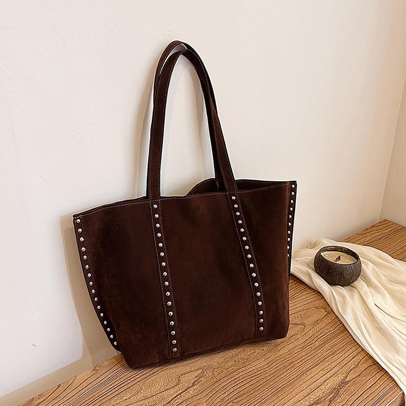 New niche design rivet single shoulder armpit bag large capacity tote bag casual fashionable trendy women's bag