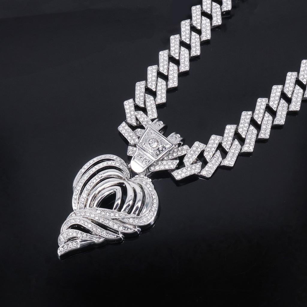 European and American Fashion Diamond-encrusted Hollow Peach Heart Alloy Pendant, Men and Women Cool Hip-hop Rap Cuban Necklace