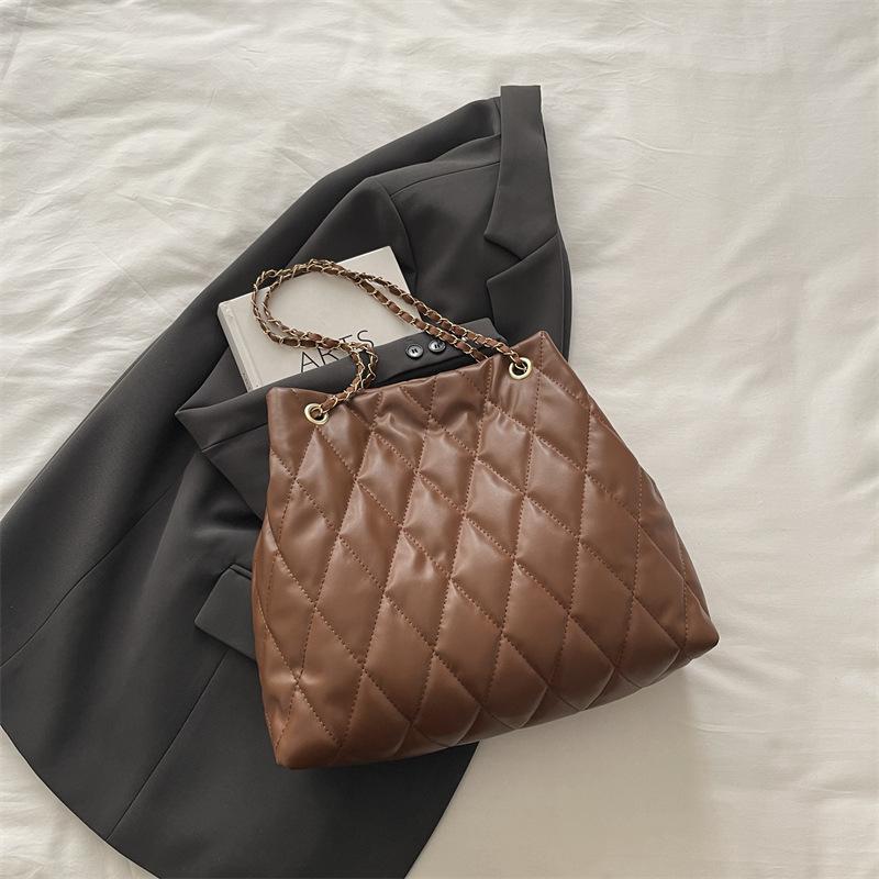 This Year, the Popular Diamond Embroidered Thread Chain Bag Women's 2025 New High-end Texture Versatile Fashion Shoulder Messenger Bag