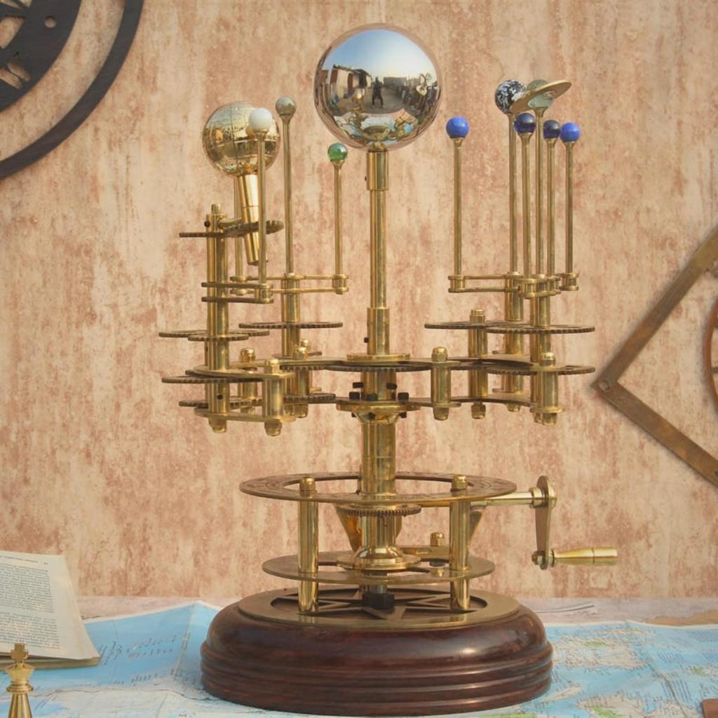 Luxuriöses Kunstwerk für Bücherregale Messing und Stahl Orrery Ein funktionsfähiges Modell des Sonnensystems mit Planeten
