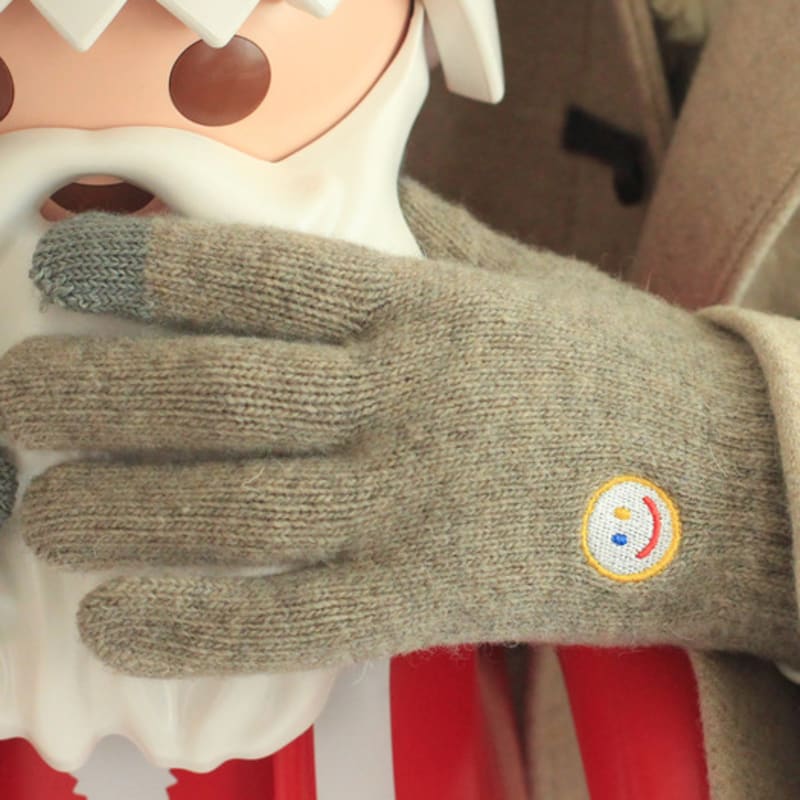 SNOOZY Smile 3 Embroidered Wool Knit Gloves Wood