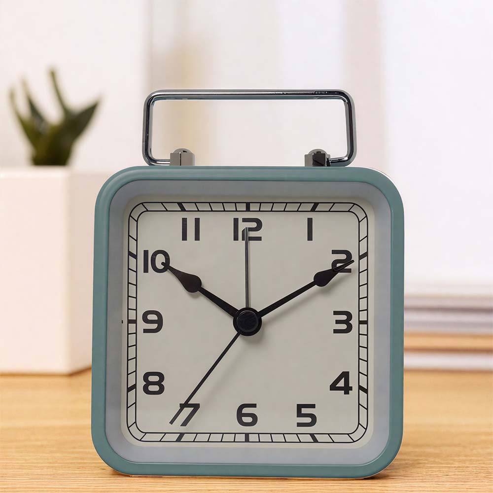 Metall quadratischer kleiner Wecker Kinder Schreibtisch Stille Uhr Student Nachttisch Schlummer Leuchtet im Dunkeln Quarz Tischuhr