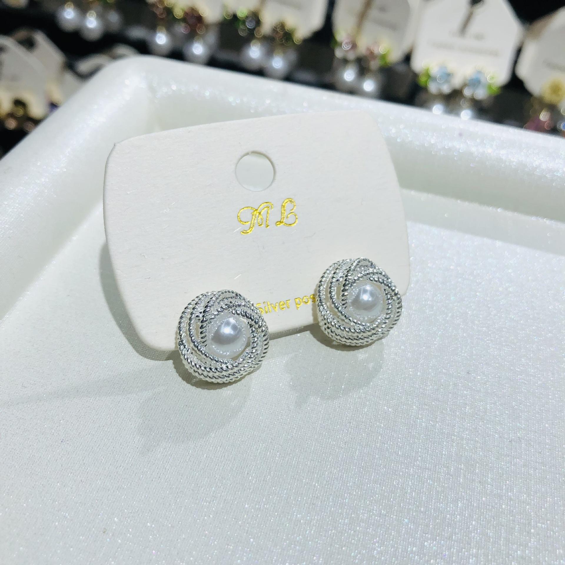 

Tibetan Silver Imitation Pearl Twisted Flower Stud Earrings for Women Vintage Fashion Jewelry Light Luxury Accessories срібний