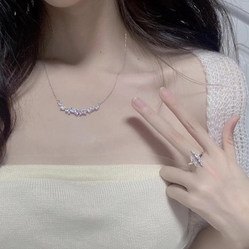 Wisteria Flower Smile Necklace Women's Pendant Light Luxury Niche Collarbone Chain