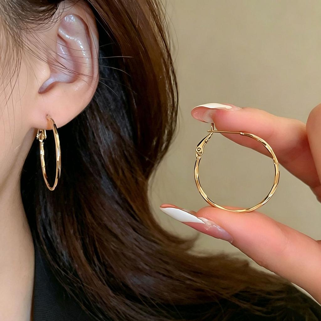 Korean version of high-end sensory ring earrings women's European and American fashion simple earrings temperament light luxury niche earrings