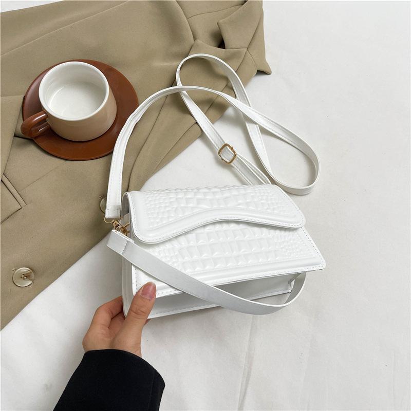 Crocodile pattern retro shoulder bag women's 2025 summer new trendy niche design fashionable high-value messenger small square bag