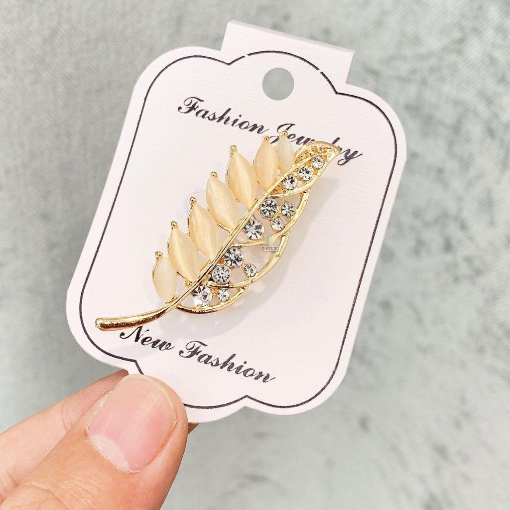Gold Crystal Wheat Ear Brooch - Anti-Exposure Pin for Women’s Suit Shirt, Small Fragrance Style, Personalized Diamond Collar Pin