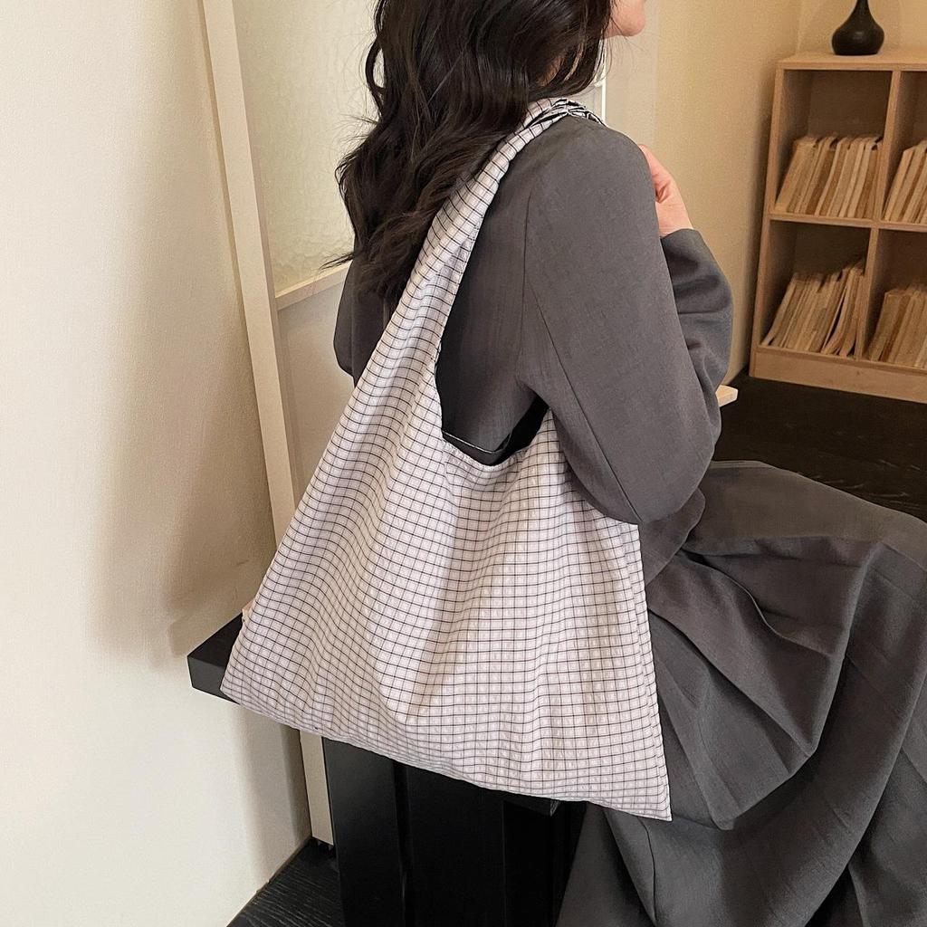 Summer Plaid Large-Capacity Women's Tote Bag - Lightweight, Artistic, Versatile Handbag for Daily Commute