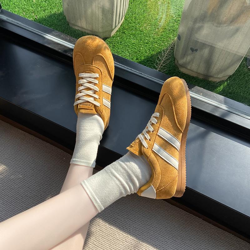 Vintage leichte deutsche Trainingsschuhe Damen 2025 Frühling neue Mode Schnürschuhe gelbe Sneaker flache matte Leder-Sneaker