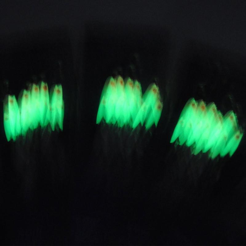 5 Pezzi Esca per Pesca al Baccalà e Pesce Bianco Amo da Pesca Luminoso Attrezzatura da Pesca in Mare con Flash di Cristallo Piuma Jig per Pesca in Acqua Salata