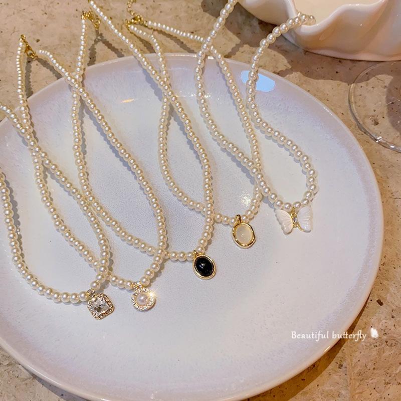 Luxury Korean Bucklo Pearl Necklace for Women: All-Match Love Pendant Clavicle Chain