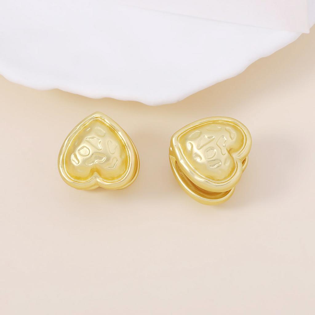 Hip-hop punk style retro double-sided three-dimensional hammer texture love peach heart ear buckle niche simple and versatile