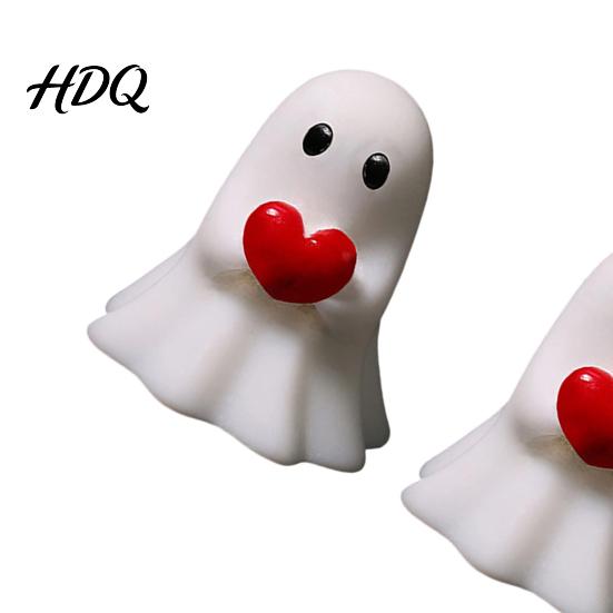 Resin Ghost Sculptures for Shelves 3Pcs Mini Figurines Halloween Decorations Middle Finger And Funny Gifts Friends Heart Ornaments Tiered Trays