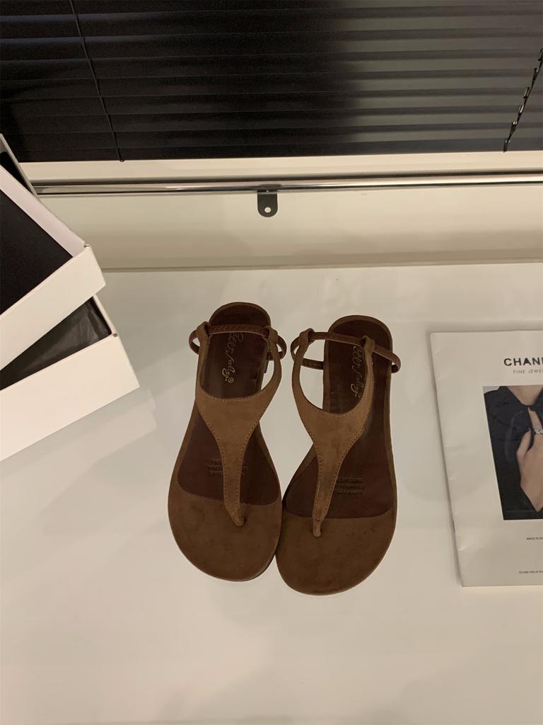 Flat-bottomed Retro Vacation Wind Pinch Sandals Fairy Shoes 2025 New Summer Black Versatile Beach Roman Shoes