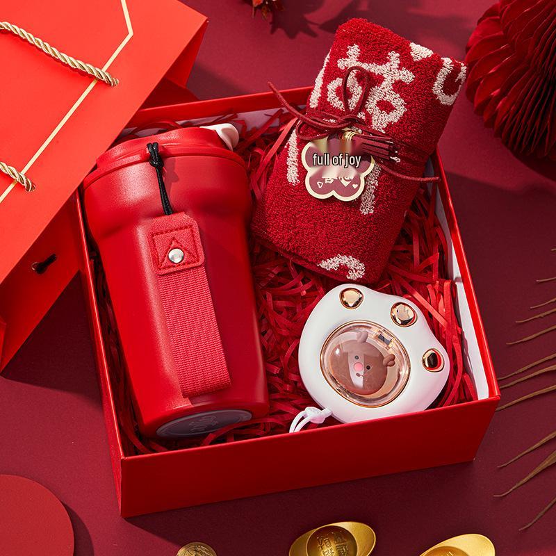 Employee and Client Gifts: Practical Souvenirs for Annual Meetings, New Year, and Weddings