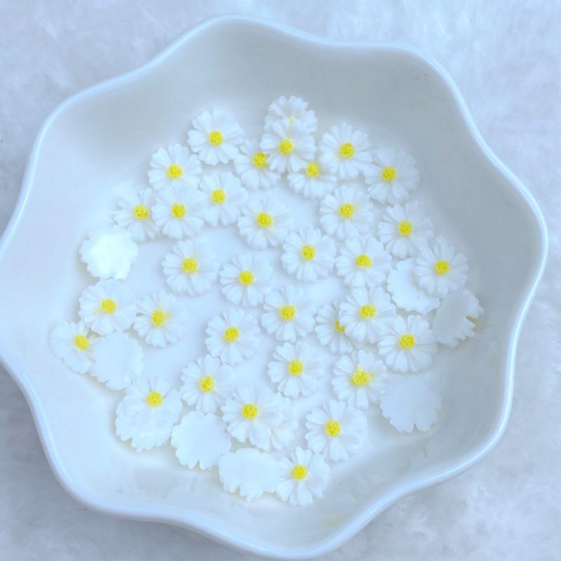 100Pcs New Cute Resin 8mm Mini White Chrysanthemum Flat Back Fit Phone Deco Parts Embellishments For Hair Bows Accessories