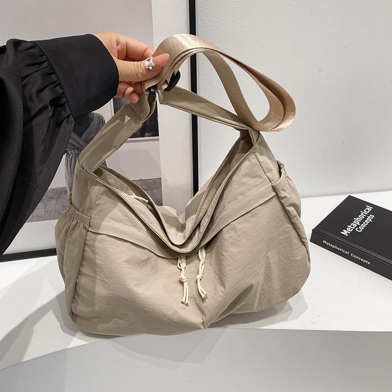 

Large capacity fashion bag, autumn versatile trend fitness bag, solid color portable shoulder tote bag no pendant темно-коричневого