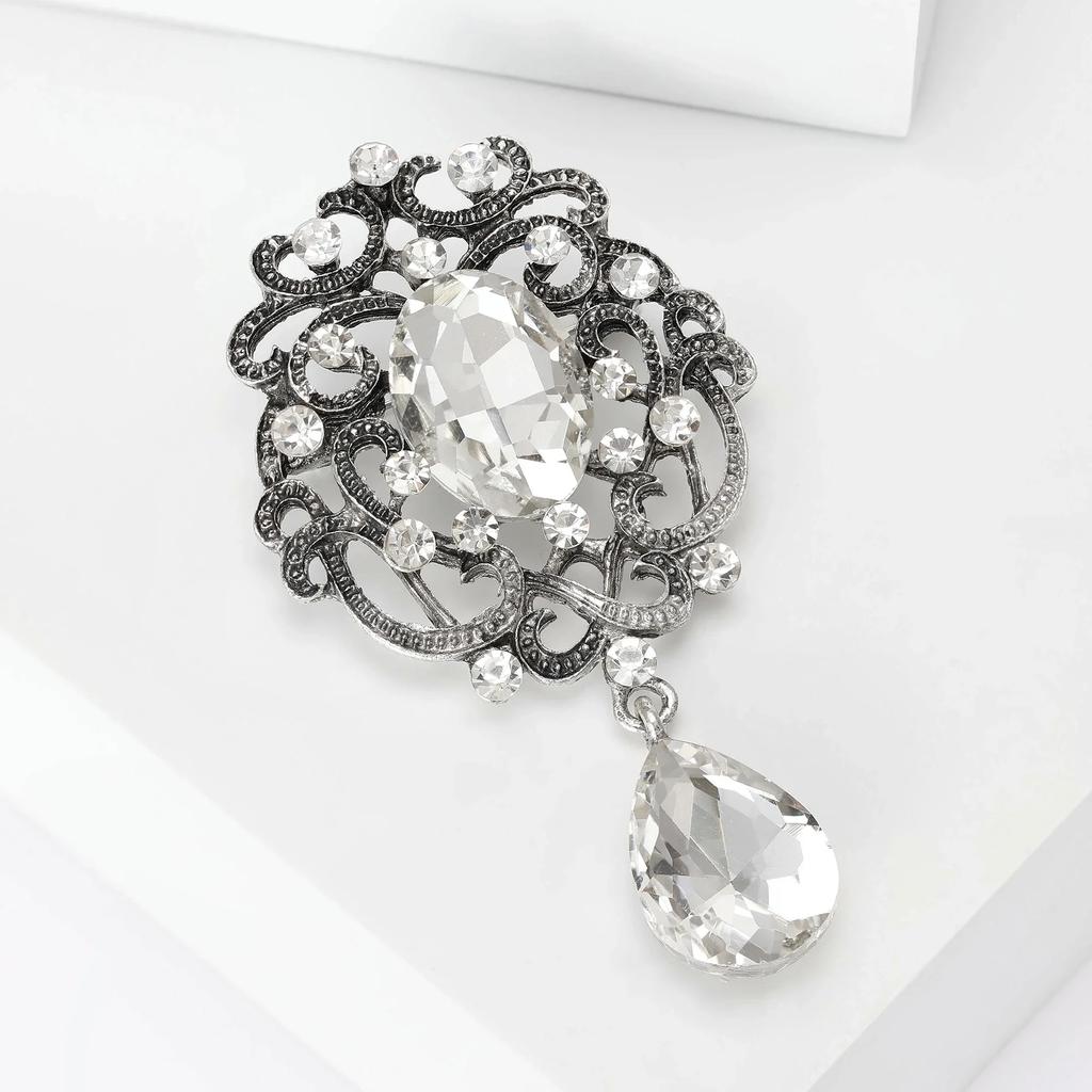 Rhinestone Flower Brooch for Women Unisex Trendy Crystal Glass Pendant Pins Event Funny Luxury Gifts New Year Friends Decoration