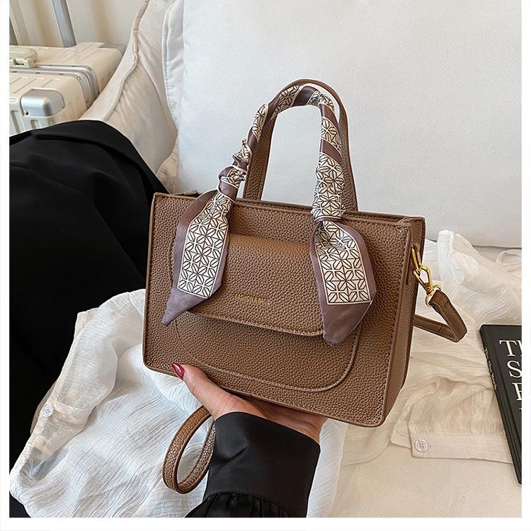 

Foreign style silk scarf handbag women s 2025 new high-end temperament commuter bag large capacity shoulder messenger bag tide
