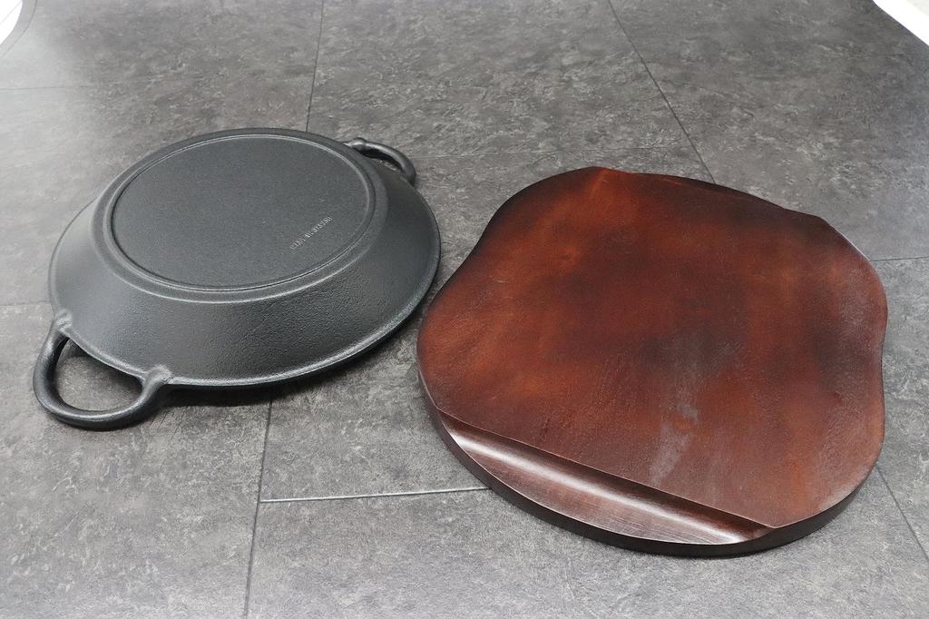 Castle Enterprise Asahi Steak Plate (with Wooden Base), Cast Iron, Gourmet Pan, 24 Count, Commercial Use