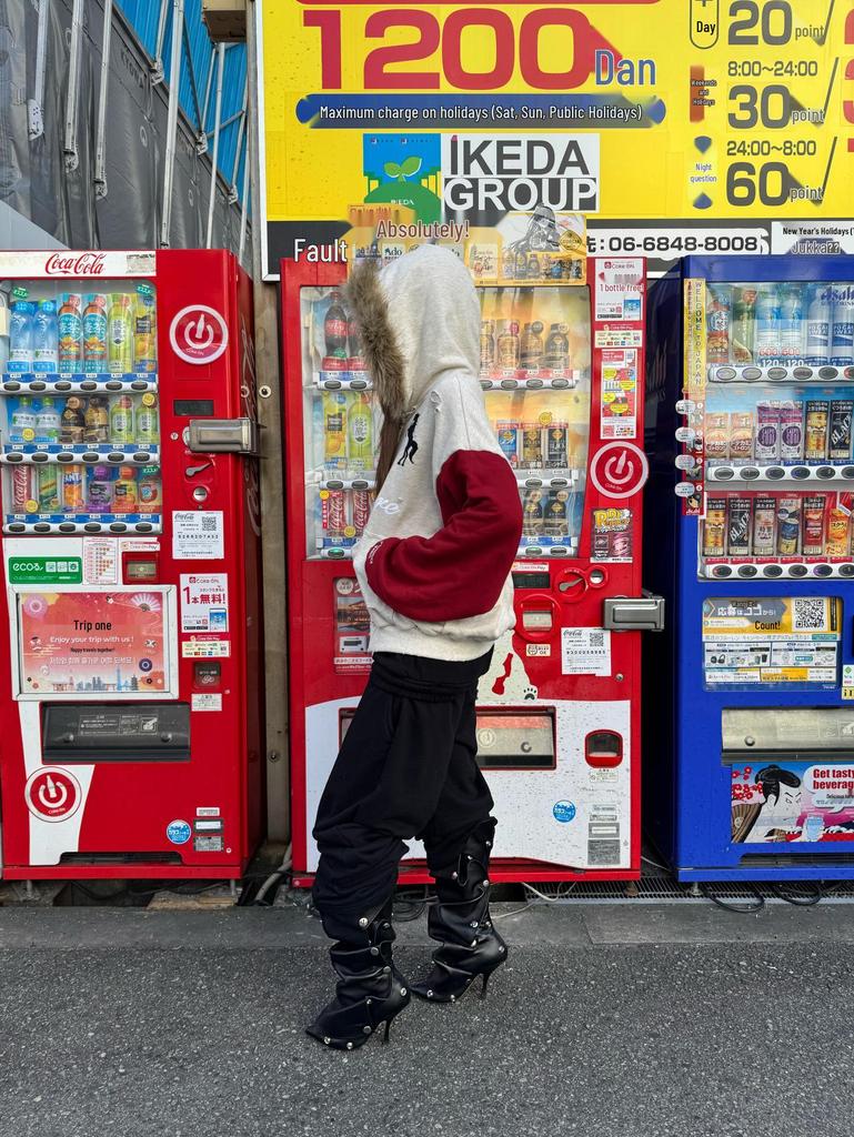 Protokoll Index 26FW distressed gewaschene doppellagige Jacke mit Pelzkragenkapuze