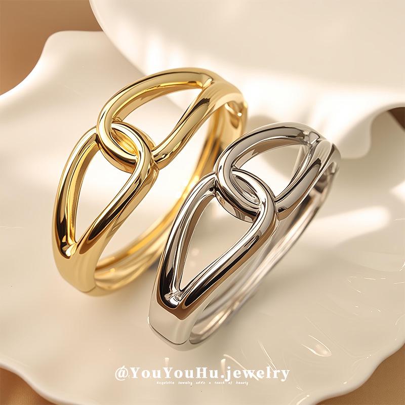 Elegant Minimalist Hollowed-Out Luxury Bracelet - Cold Style Design