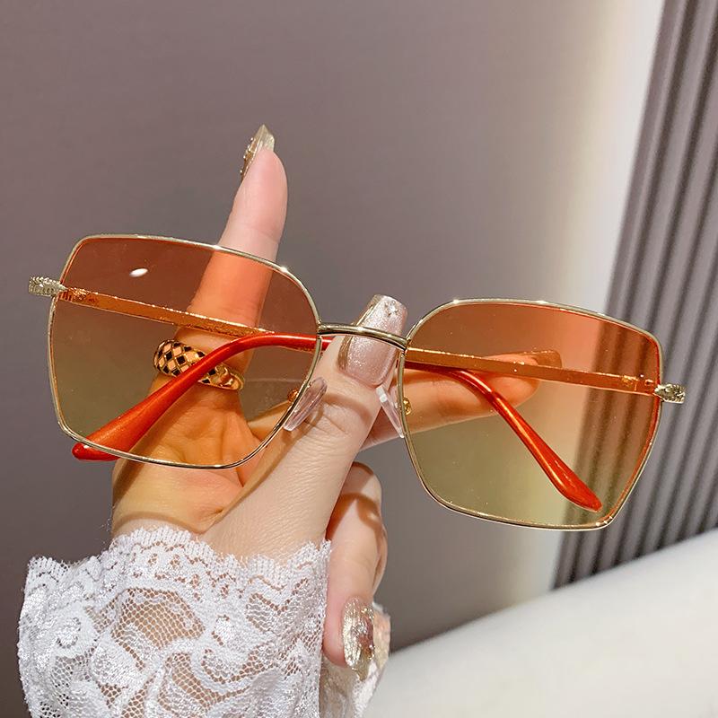 New Vintage Square Sunglasses Women Men Metal Frame Rectangle Sun Glasses Female Eyewear Oculos De Sol Male Female Eyeglasses