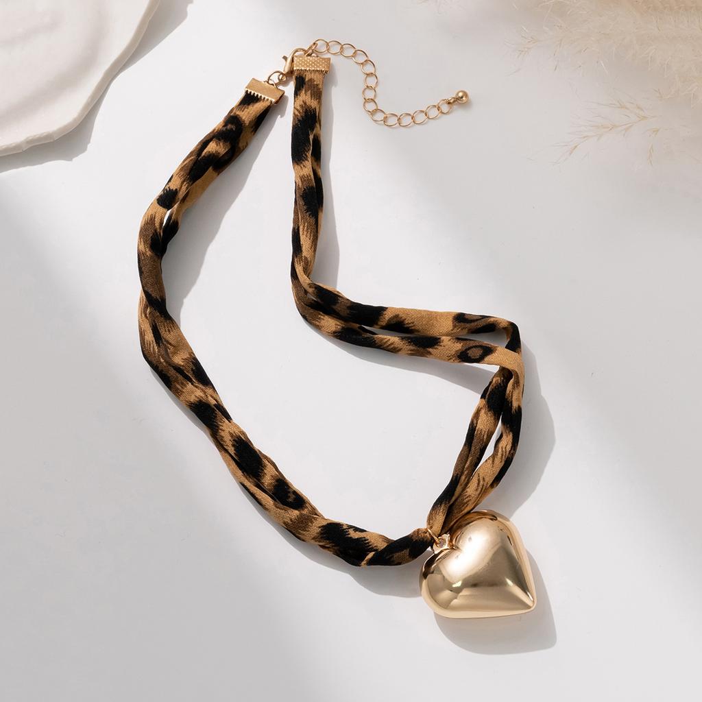 Leopard Print Choker Necklace For Women, Gold-Tone Alloy Heart Pendant Necklace, Vintage Boho Fabric Chain Statement Jewelry For Daily Wear & Gifting