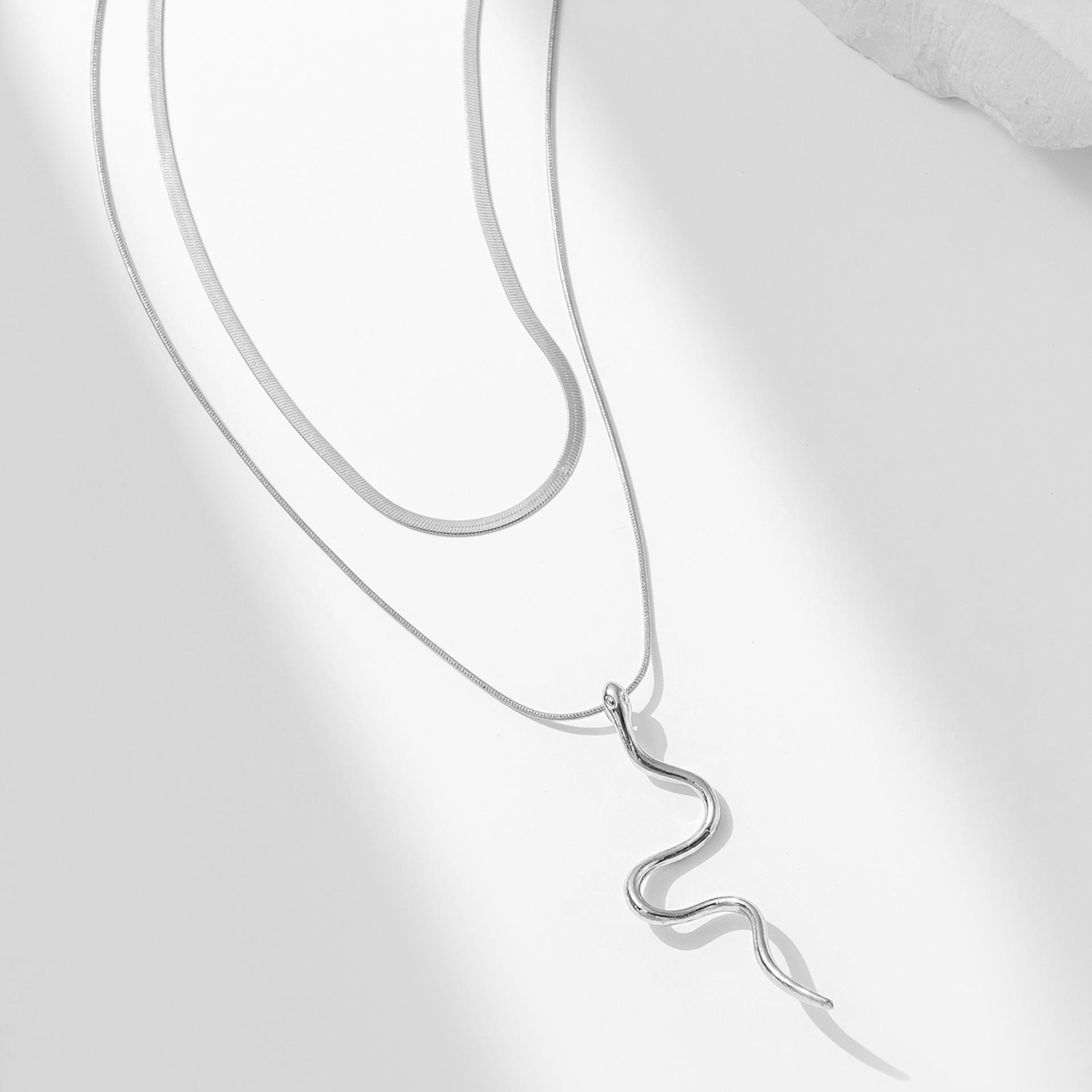 

Europe And The United States Creative Snake Pendant Necklace Fashion Simple Double Stacked Wear Trend Hip-Hop Jewelry Female