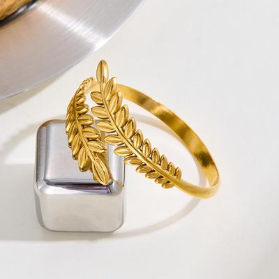 18K Gold plattiertes Blattförmiges verstellbares Edelstahlarmband für Damen