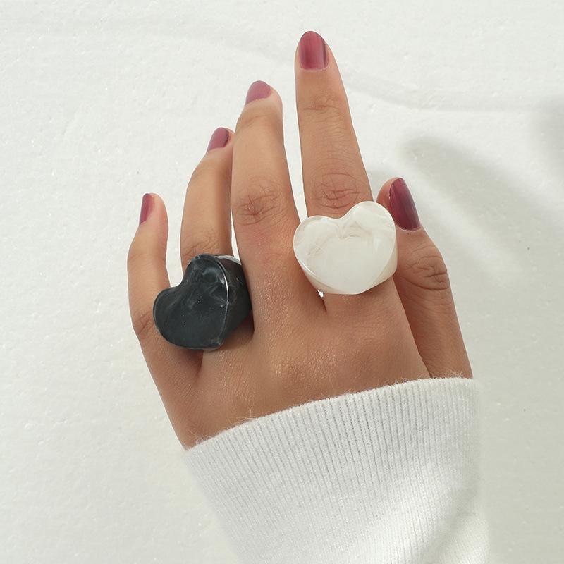 

Minimalist Retro French Heart Ring Set: 2-Piece Acrylic & Acetate One Size