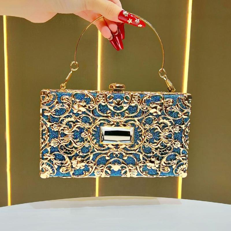 

The Dinner Bag Features A Retro Lady s Handbag with A Strong Ethnic Style and Is Carried By Grandma Xi