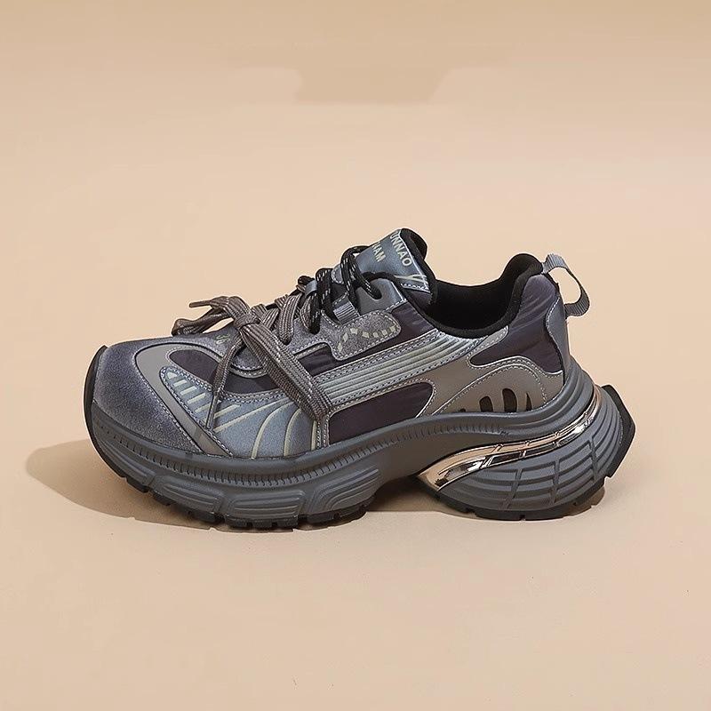 European station thick-soled heightening dad shoes women's 2025 spring new trendy cool fried street light casual running sneakers